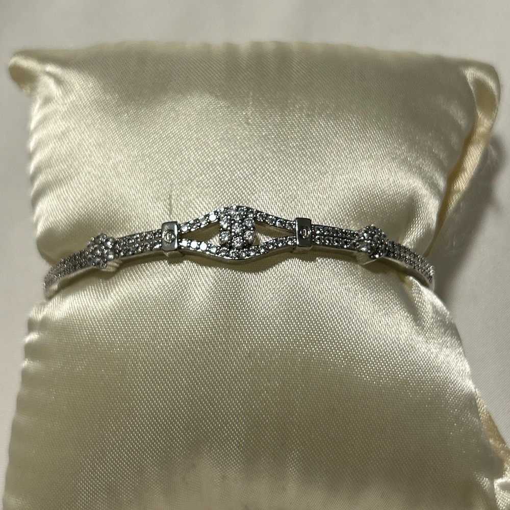Elegant Silver Bracelet with Crystal Accents